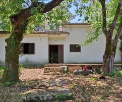 VILLA INDIPENDENTE CON AMPIO GIARDINO, IN ZONA TRANQUILLA!