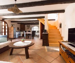 Atraktívny kamenný dom v tichej lokalite!