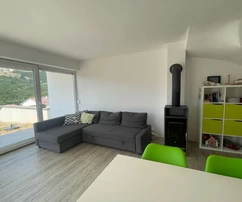 NUEVA VILLA ADOSADA EN EL BORDE DE LA ZONA VERDE, EN UNA UBICACIÓN TRANQUILA.