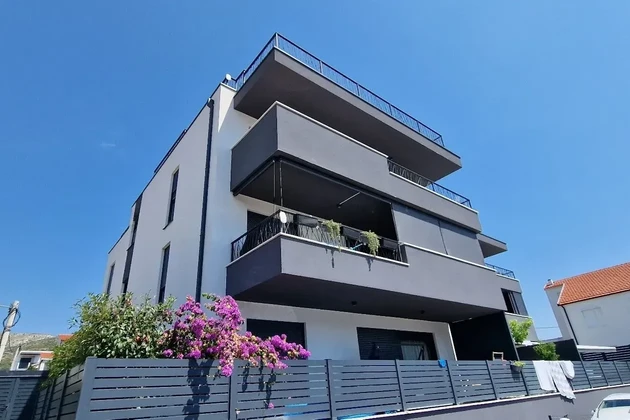 Trogir, Központ, 3 hálószobás lakás 160 m2, új építés, TOP elhelyezkedés!!!