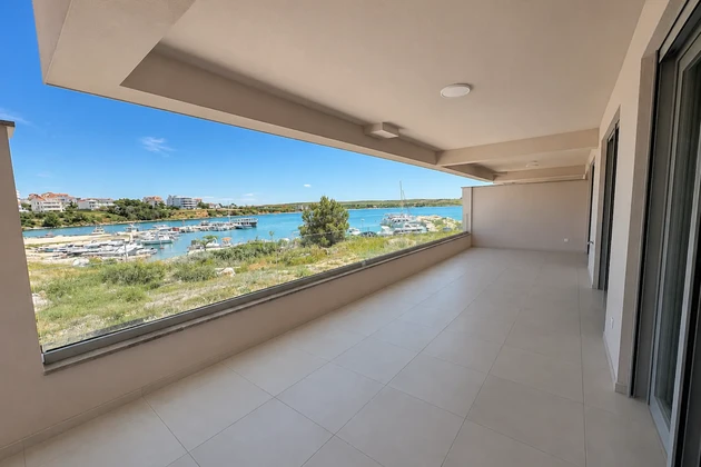 Croazia - Pag | Appartamento in prima fila sul mare direttamente al porto turistico