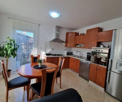 Bliźniak z basenem na sprzedaż w Puli w Chorwacji