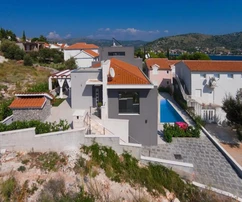 Rogoznica, dom z basenem i widokiem na morze, 352 m²