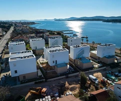 Spacious two-level apartment for sale in Turanj in Croatia