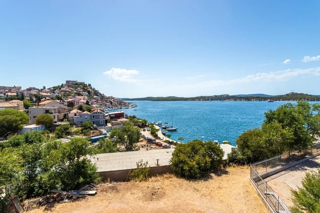 Penthouse na prodaju uz plažu Banj Šibenik