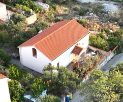 Odnów swój wymarzony dom w pobliżu plaży na wyspie Brač