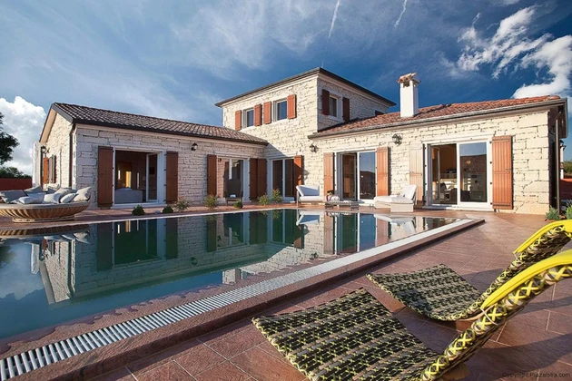 Luxusvilla medencével eladó Svetvinčentuban Horvátországban