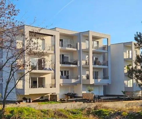 Istria, Buje: Appartamento nuovo con due camere da letto e loggia