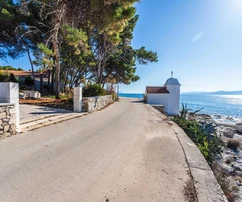 Dom na sprzedaż w pierwszej linii brzegowej na wyspie Brač w miejscowości Sumartin w Chorwacji