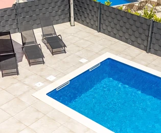 Adaptirana kuća s apartmanima na prodaju Malinska