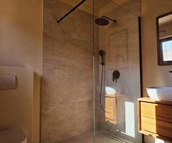 Zwei luxuriöse Villen und ein Grundstück stehen in Sali zum Verkauf in Kroatien