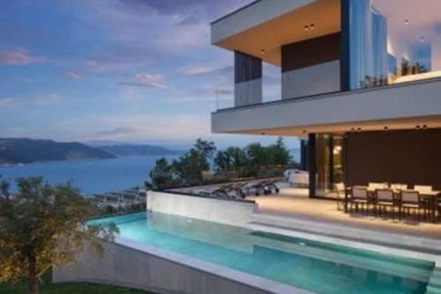 Moderna villa en venta cerca del mar en Brseč, Croacia