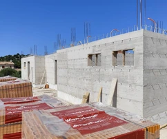 Продается двухквартирный дом с видом на море в Трибуне, Хорватия.