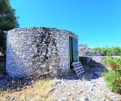 Maison en pierre de Brac et jardin d'oliviers avec vue sur la mer