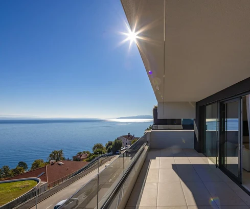 Vierzimmer-Wohnung mit Meerblick in Opatija zu verkaufen in Kroatien