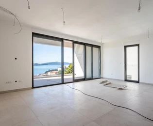 Luxusný byt s bazénom na predaj Trogir Čiovo v Chorvátsku