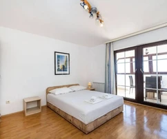 Willa z apartamentami i widokiem na morze na sprzedaż w Chorwacji