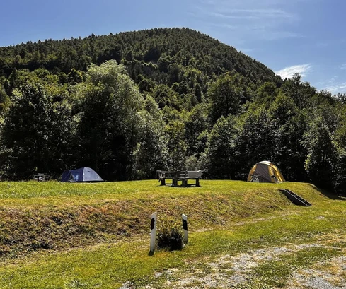 Lokve, casa con campeggio avviato su 1.699 m² di terreno, vicino al lago Lokvarsko