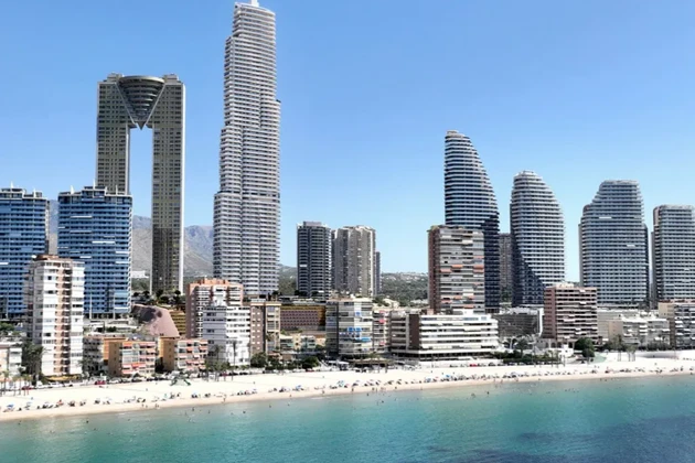 Luksusowy drapacz chmur 150 m od plaży Poniente w Benidormie