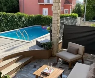 Split, Sirobuja, Einfamilienhaus 320m2 mit Pool und Garage, 750m vom Meer entfernt