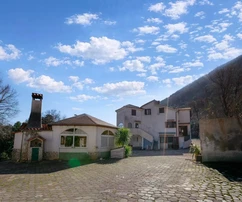 Mošćenička Draga, propriété spacieuse avec 7 unités cadastrées, sur un terrain de 893 m²