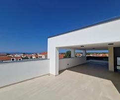 Vir - Apartamento de tres dormitorios con terraza en la azotea, vistas al mar y alrededores