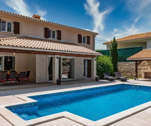 Istrie, Rabac – Moderní vila s bazénem na prodej