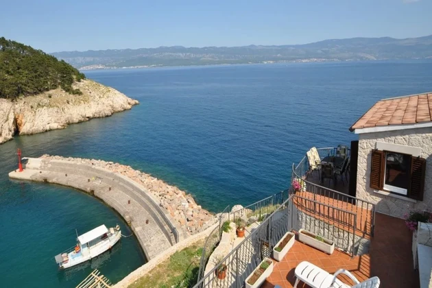 EXKLUZÍVNA KAMENNÁ VILA S PANORAMATICKÝM VÝHĽADOM NA MORE, 20 M OD PLÁŽE!