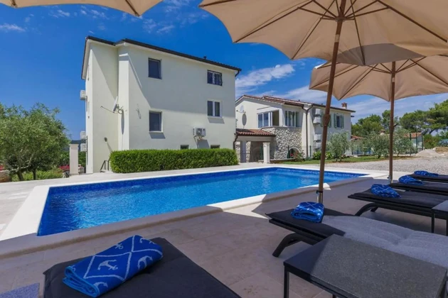 Istria, Trget, house with pool and sea view