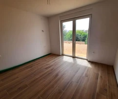 APARTMÁN S VÝHLEDEM NA MOŘE A ZAHRADOU, NA KLIDNÉM MÍSTĚ!