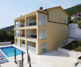 Casa con vista mare vicino a Labin