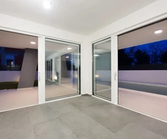 NUOVA VILLA MODERNA CON PISCINA E GIARDINO, A 1000 M DAL MARE!