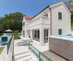 Dugi Rat, Jesenice, casa in pietra con piscina e vista mare, posizione tranquilla