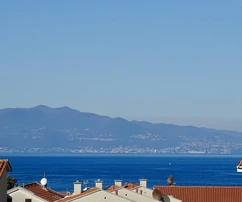 Appartement sur deux niveaux avec piscine à vendre à Malinska en Croatie