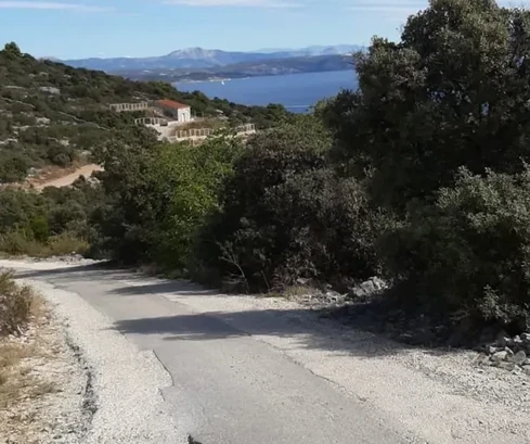 Drvenik Veli, építési telek 977 m2, 270 m-re a tengertől