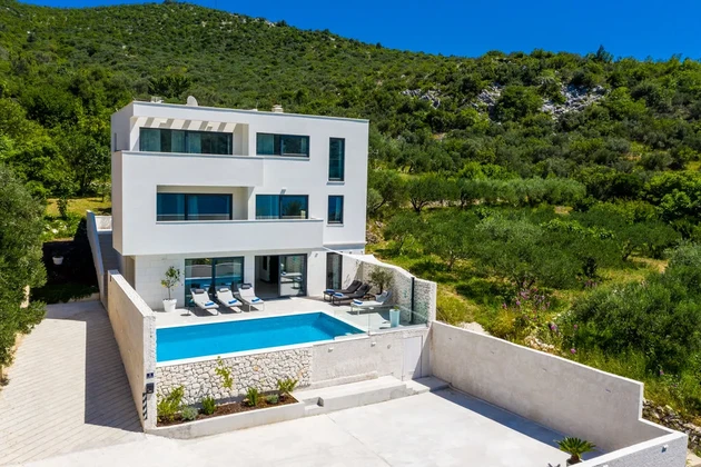 Biela vila pri mori s ďalším pozemkom – Dubrovník
