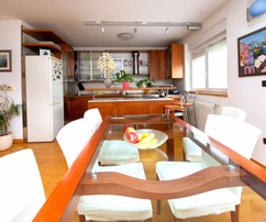 Appartamento duplex diviso con terrazze in vendita