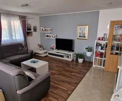 Čiovo, čtvrť G. nad pláží, samostatně stojící dům 260 m2, se 2 apartmány,
