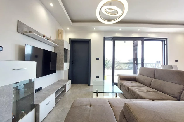 Istrien, Medulin, moderne Wohnung, 2 Schlafzimmer, Terrasse und Dachterrasse, Parkplatz