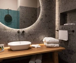 Villa con piscina in vendita a soli 50 metri dal mare a Slano in Croazia