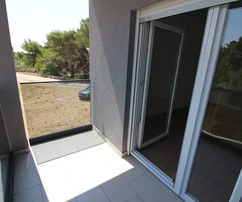 Côté sud de l'île de Vir, appartement au 1er étage (eau et égouts)