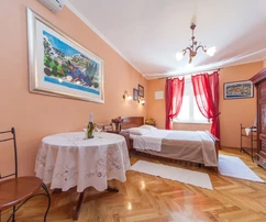 Palazzo storico nel centro storico di Dubrovnik con ristorante