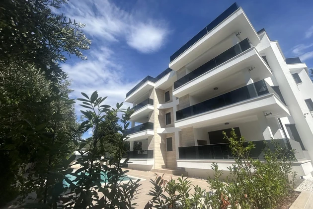 Appartement de deux chambres avec vue mer à vendre à Novalja en Croatie