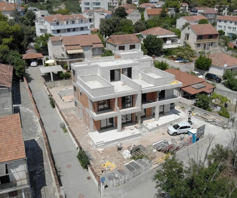 Dvojdom s bazénom na predaj na ostrove Murter v Chorvátsku