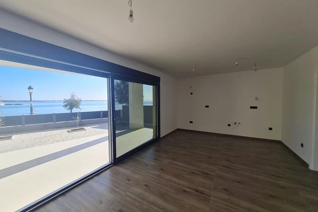 Vir, exclusive 3-bedroom apartment just steps from the sea - in the heart of the island