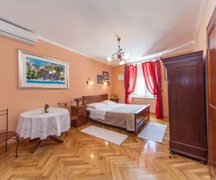 Historischer Palast in der Altstadt von Dubrovnik mit Restaurant