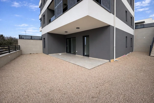Pag, Šimuni, three-room apartment with garden 120 m from the sea