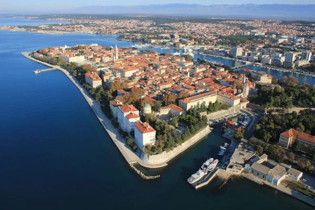 Zadar-Novi Bokanjac | Moderní rodinný dům s bazénem na straně