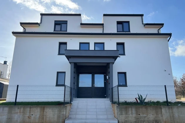 Poreč, Istrie : Penthouse spacieux avec deux appartements