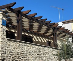 Tágas lakás eladó egy kőből épült házban Arbanasiban Horvátországban